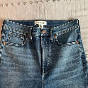 Madewell 11” high rise skinny jeans in medium blue wash, size 28